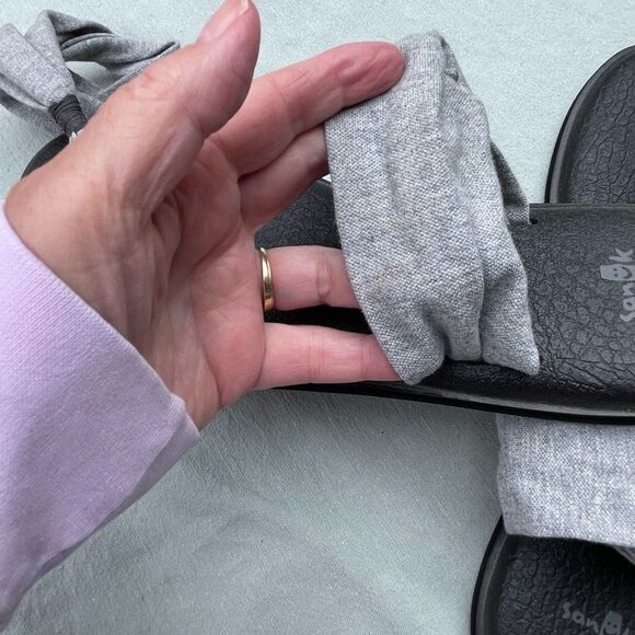 Sanuk size 10 yoga sling back in grey. - Picture 4 of 5